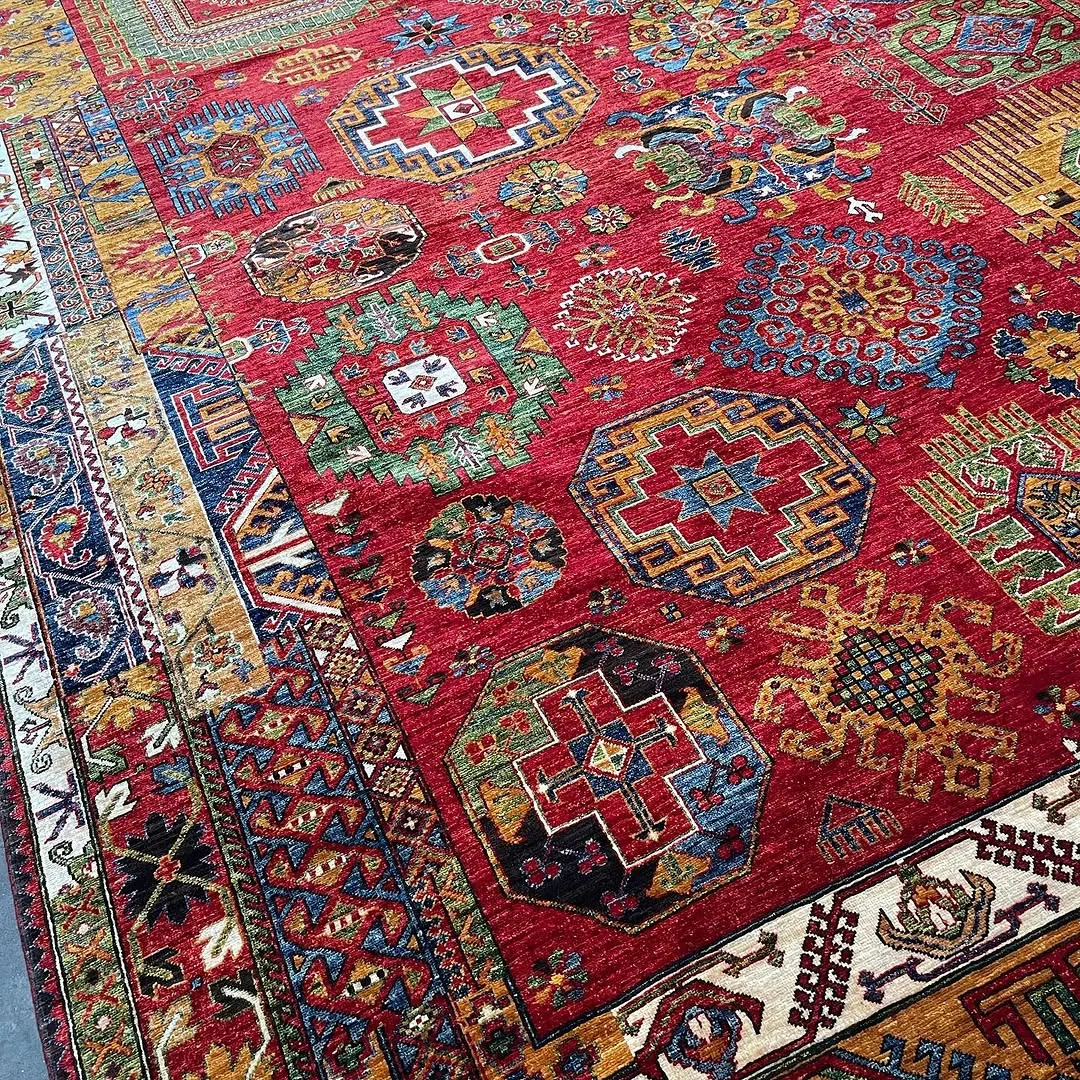 Polychrome Kazak Carpet &mdash; hand-knotted Oriental rug