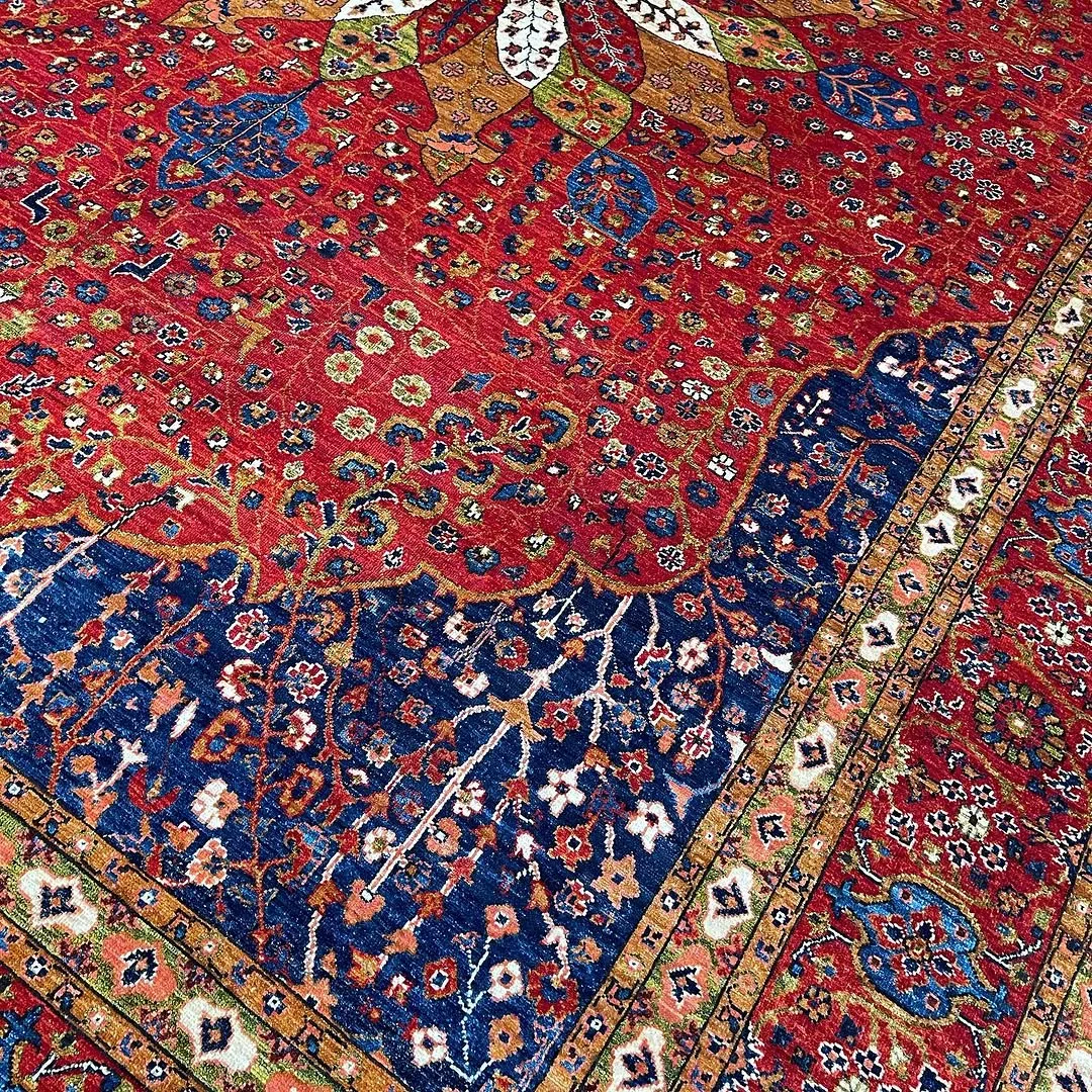 Red Medallion Floral Carpet &mdash; hand-knotted Oriental rug