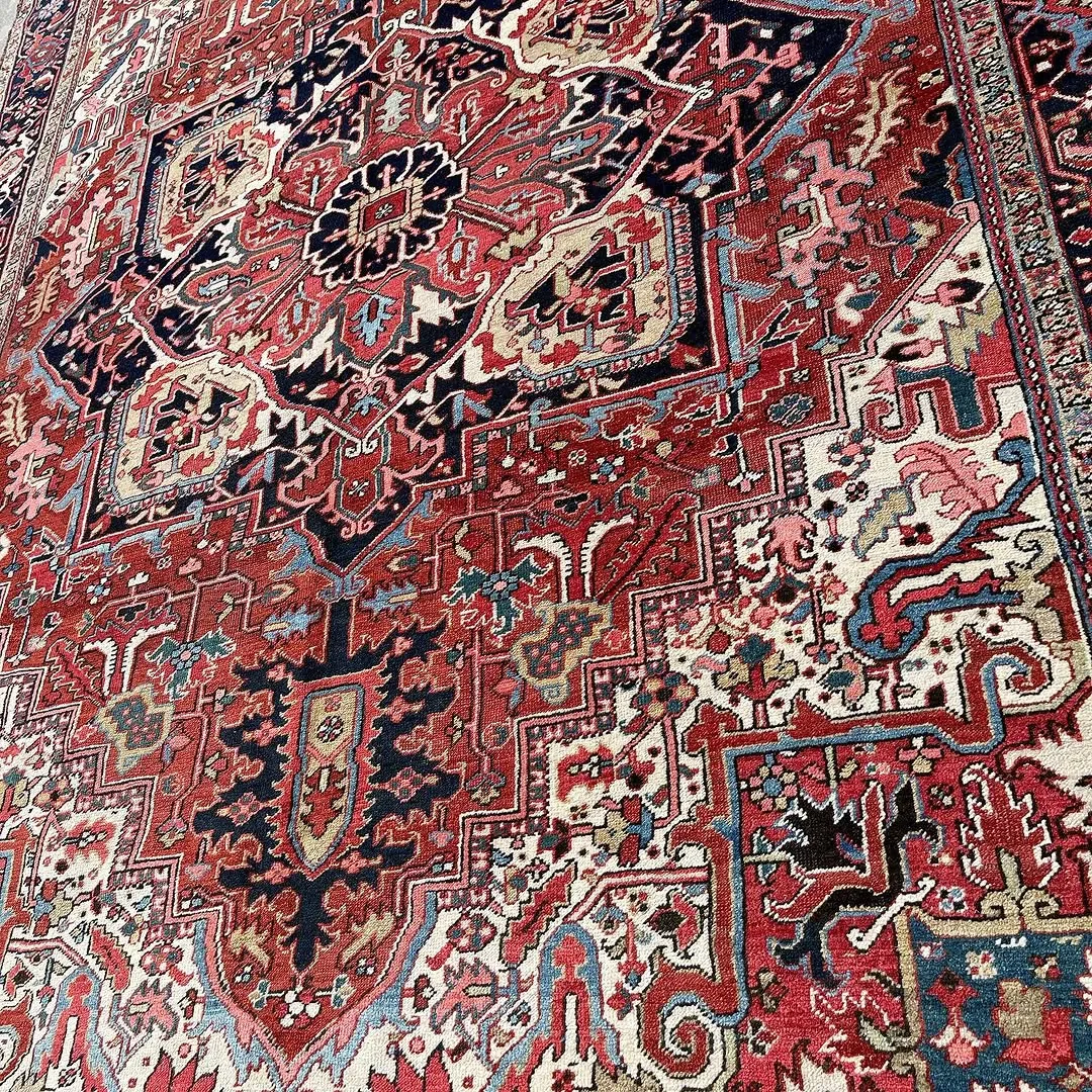 Heriz Medallion Carpet &mdash; hand-knotted Oriental rug