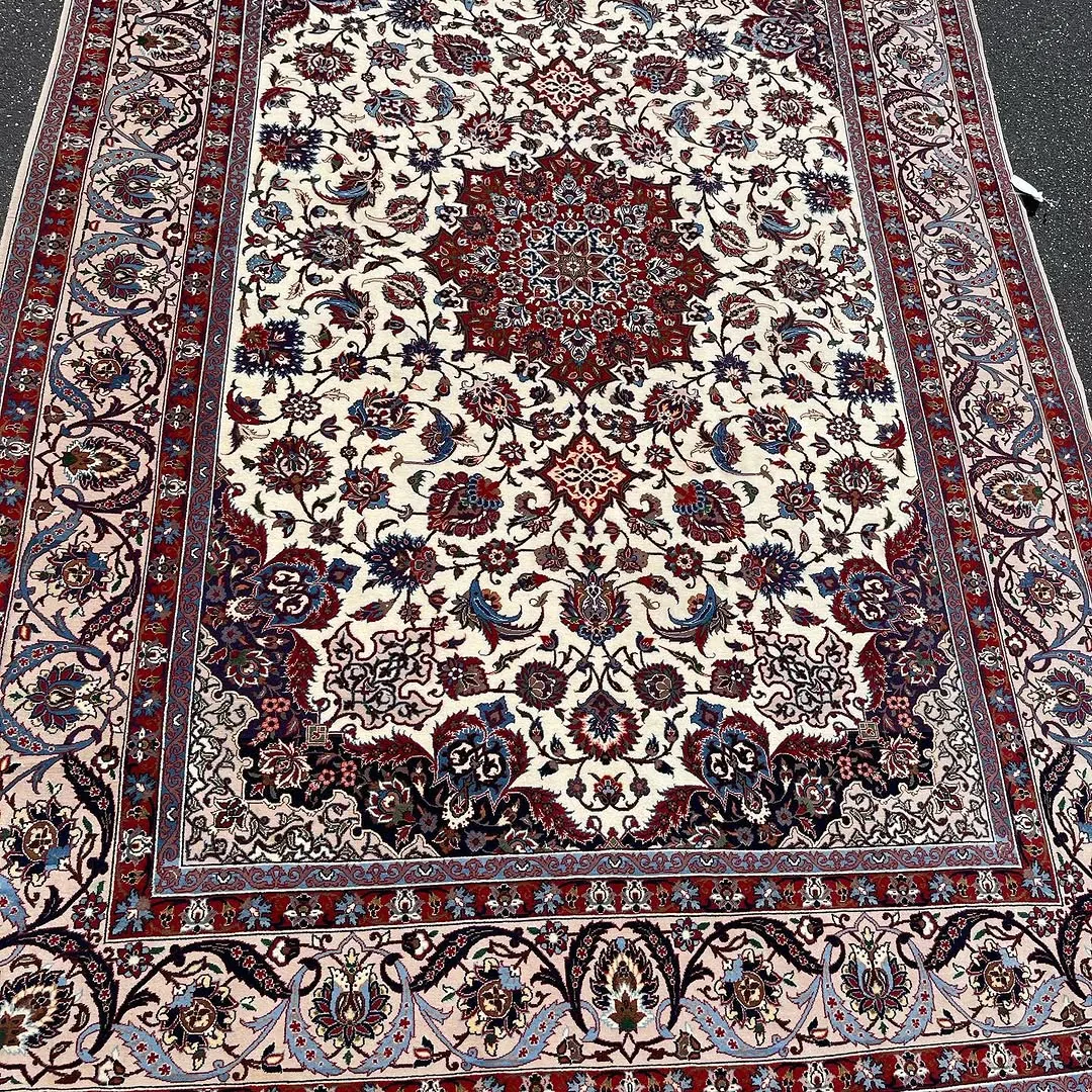 Ivory Garden Medallion Carpet &mdash; hand-knotted Oriental rug