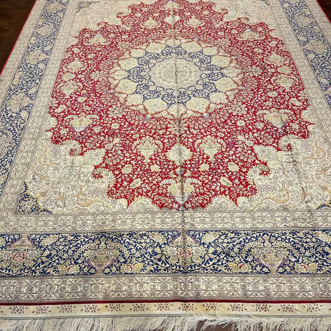 Ivory & Red Medallion Carpet &mdash; hand-knotted Oriental rug