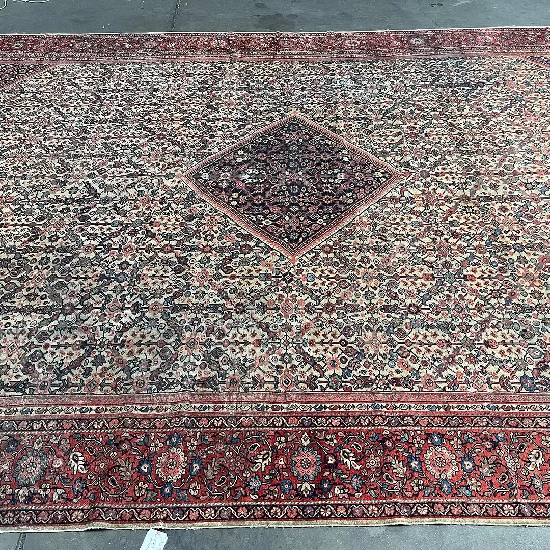 Herati Field Carpet &mdash; hand-knotted Oriental rug