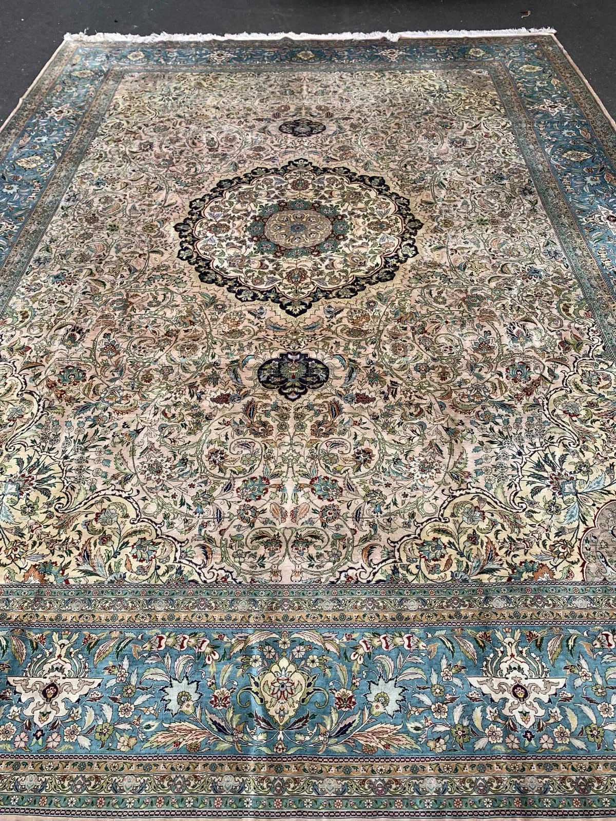 Ivory Silk Medallion Carpet &mdash; hand-knotted Oriental rug