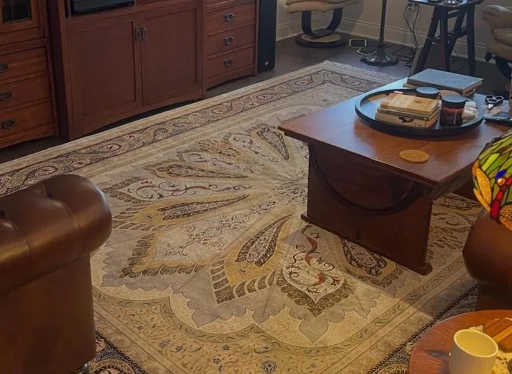 Ivory Silk Paisley Carpet &mdash; hand-knotted Oriental rug